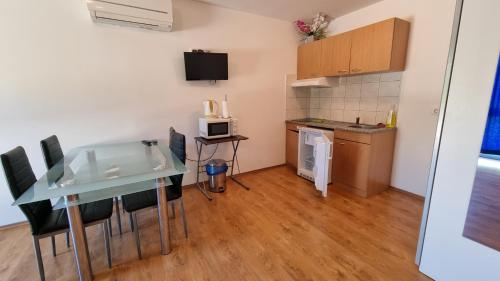 Apartmani Barbara Brseč (Apartmani Barbara Brsec) in บรเซซ Apartmani Barbara Brseč (Apartmani Barbara Brsec) in บรเซซ