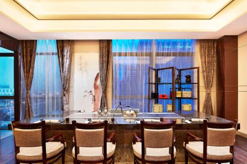 レストラン, シェラトン グランド ゼンチュウ ホテル (Sheraton Grand Zhengzhou Hotel) in 鄭州(ヂェンヂョウ) レストラン, シェラトン グランド ゼンチュウ ホテル (Sheraton Grand Zhengzhou Hotel) in 鄭州(ヂェンヂョウ)