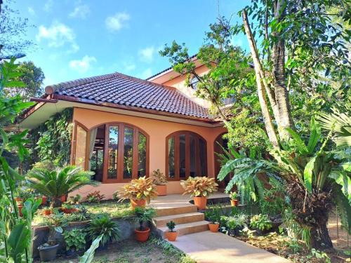 Garden, Wonderful Villa Felice in Labuan Bajo Garden, Wonderful Villa Felice in Labuan Bajo