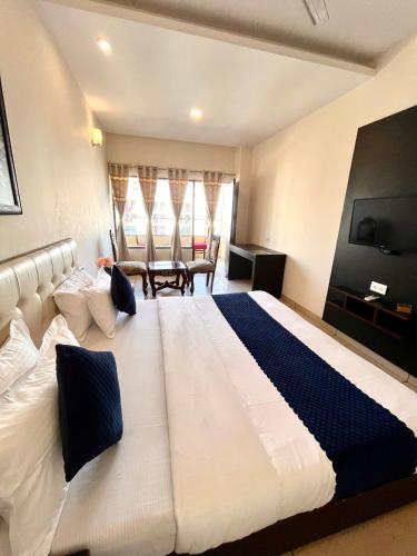 Hotel JB Residency !! Luxurious & Royal Balcony Rooms !! Large Rooms in Zirakpur Hotel JB Residency !! Luxurious & Royal Balcony Rooms !! Large Rooms in Zirakpur