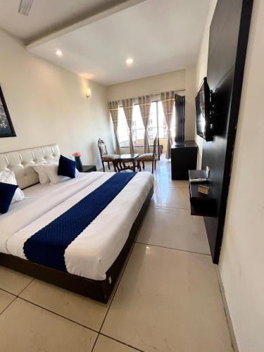 Hotel JB Residency !! Luxurious & Royal Balcony Rooms !! Large Rooms in Zirakpur Hotel JB Residency !! Luxurious & Royal Balcony Rooms !! Large Rooms in Zirakpur