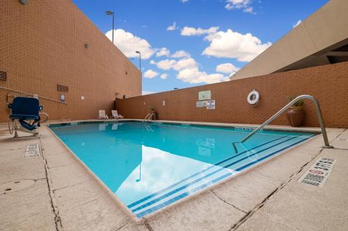 Басейн, Crowne Plaza Houston Med Ctr-Galleria Area By IHG in Хьюстон (TX) Басейн, Crowne Plaza Houston Med Ctr-Galleria Area By IHG in Хьюстон (TX)
