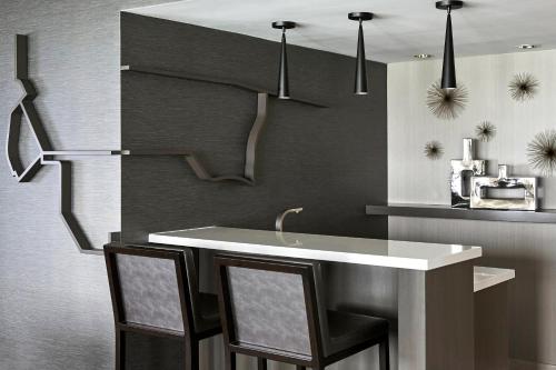 Pub/Lounge, San Francisco Airport Marriott Waterfront near San Franciscó-i nemzetközi repülőtér Pub/Lounge, San Francisco Airport Marriott Waterfront near San Franciscó-i nemzetközi repülőtér