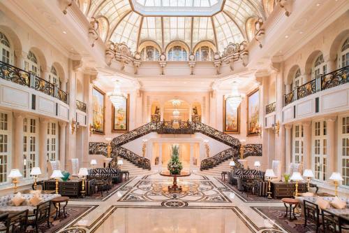 Előcsarnok, The Castle Hotel, a Luxury Collection Hotel, Dalian near Xinghai Square Előcsarnok, The Castle Hotel, a Luxury Collection Hotel, Dalian near Xinghai Square