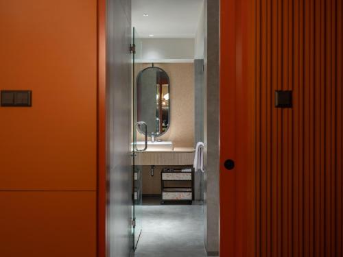 Bathroom, Herloom Hotel & Residence BSD - Tangerang in Tangerang Bathroom, Herloom Hotel & Residence BSD - Tangerang in Tangerang