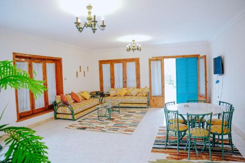 Balcony/terrace, 4 bedrooms villa with private pool in Tunis village faiuym in Faiyum Balcony/terrace, 4 bedrooms villa with private pool in Tunis village faiuym in Faiyum