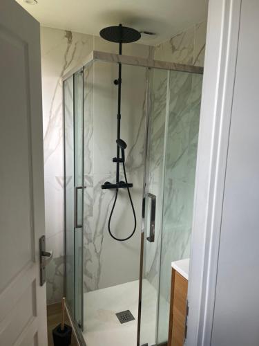 Une chambre individuelle dans une maison partagee avec des locataires internationaux Chez Sissi in Chanteloup-les-Vignes Une chambre individuelle dans une maison partagee avec des locataires internationaux Chez Sissi in Chanteloup-les-Vignes