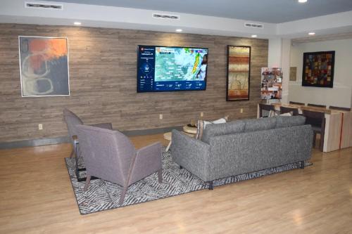 Lobby, Candlewood Suites Houston I-10 East By IHG in Cloverleaf Lobby, Candlewood Suites Houston I-10 East By IHG in Cloverleaf