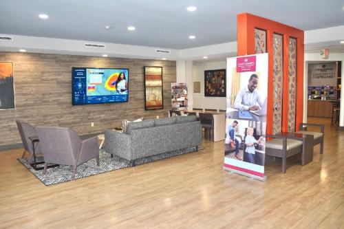Lobby, Candlewood Suites Houston I-10 East By IHG in Cloverleaf Lobby, Candlewood Suites Houston I-10 East By IHG in Cloverleaf