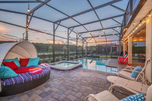 Walking to Water Park,9Themed BR GameOfficeTheater