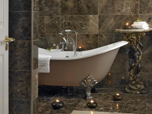 浴室, Killarney Randles Hotel in 基拉尼市中心 浴室, Killarney Randles Hotel in 基拉尼市中心