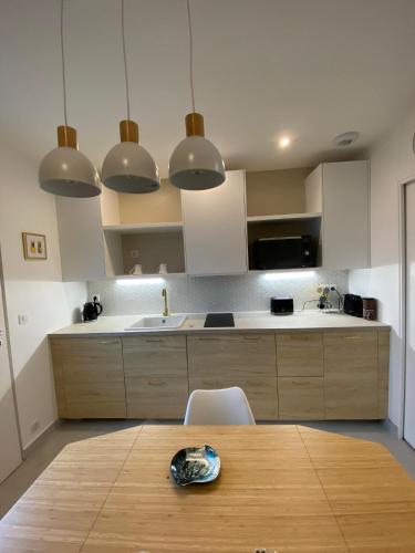 Kitchen, Appartement standing 2 pieces tout equipe avec jardin et parking prive in Auteuil (Ile-de-France) Kitchen, Appartement standing 2 pieces tout equipe avec jardin et parking prive in Auteuil (Ile-de-France)