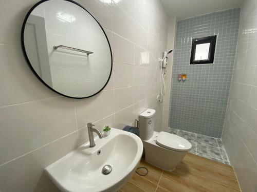 Bathroom, โฮมสเตย์ สุขสำราญ รีสอร์ท in Phrom Buri Bathroom, โฮมสเตย์ สุขสำราญ รีสอร์ท in Phrom Buri