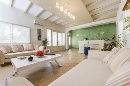 로비, 닛소스 티라 (Nissos Thira) in 산토리니 로비, 닛소스 티라 (Nissos Thira) in 산토리니