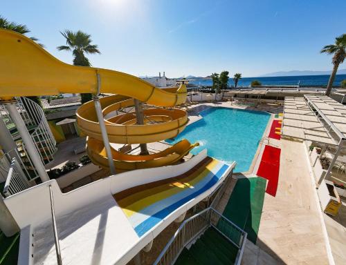 Aquapark, Petunya Beach Resort in Ortakent Aquapark, Petunya Beach Resort in Ortakent