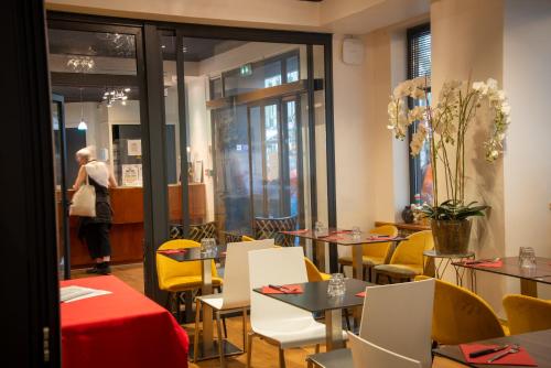 Lobby, City Inn Paris in 19th - Buttes-Chaumont Lobby, City Inn Paris in 19th - Buttes-Chaumont