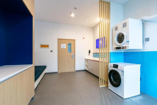 Holiday Inn Express Shanghai Pudong Airport By IHG in Pudong Int'l Airport and New District Holiday Inn Express Shanghai Pudong Airport By IHG in Pudong Int'l Airport and New District