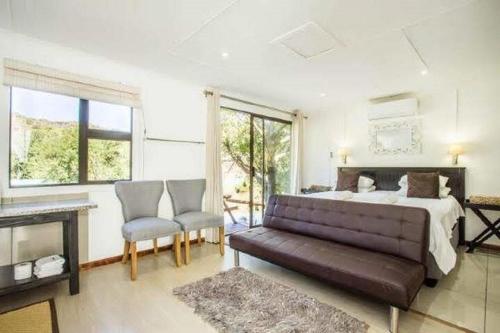 Vista exterior, Old Mill Lodge , Working Ostrich Farm and Restaurant in Oudtshoorn Vista exterior, Old Mill Lodge , Working Ostrich Farm and Restaurant in Oudtshoorn