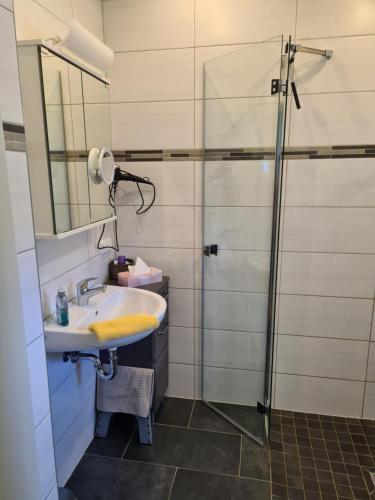 Bathroom, Ferienwohnung Im Birkenweg in Morsdorf (Rhineland-Palatinate) Bathroom, Ferienwohnung Im Birkenweg in Morsdorf (Rhineland-Palatinate)