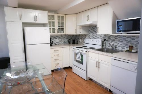 Facilities, Free Parking - Great 1BR near Henri Bourassa Metro in Ahuntsic-Cartierville Facilities, Free Parking - Great 1BR near Henri Bourassa Metro in Ahuntsic-Cartierville