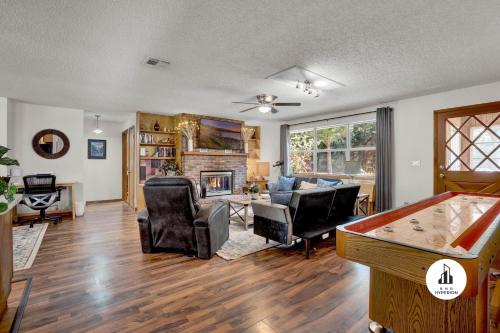 Bnb Hyperion - Get Cozy & Relax! 4BR, 2BA, Hot Tub in Mount Dora (FL) Bnb Hyperion - Get Cozy & Relax! 4BR, 2BA, Hot Tub in Mount Dora (FL)