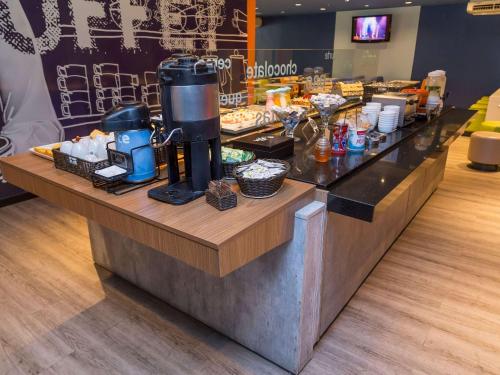 Comida y bebida, ibis budget Curitiba Centro in Curitiba City Center Comida y bebida, ibis budget Curitiba Centro in Curitiba City Center
