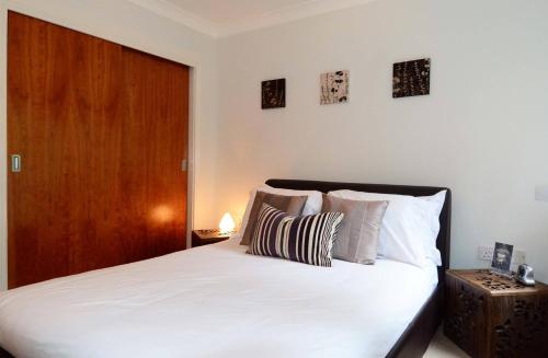 Elizabeth Jennings Way