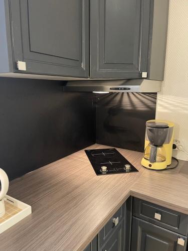 Küche, la Montagnette les marmottes STUDIO maison en travaux de 10h a 17h in Moutiers Küche, la Montagnette les marmottes STUDIO maison en travaux de 10h a 17h in Moutiers