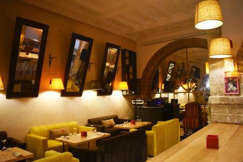 Hôtel Mechouar Plaza (Hotel Mechouar Plaza) in 埃薩烏伊拉 Hôtel Mechouar Plaza (Hotel Mechouar Plaza) in 埃薩烏伊拉