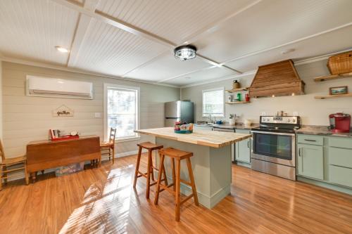 Pet-Friendly Springville Cabin Near Kentucky Lake! in Paris (TN) Pet-Friendly Springville Cabin Near Kentucky Lake! in Paris (TN)