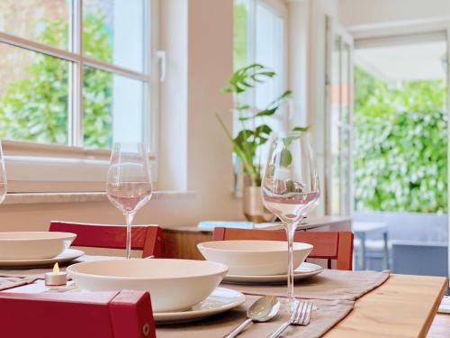 Facilities, Snug Stays - 3 Zimmer Design Apartment am See mit Garten I Home Office Ecke I Highspeed Wifi I Netfl in Wessling Facilities, Snug Stays - 3 Zimmer Design Apartment am See mit Garten I Home Office Ecke I Highspeed Wifi I Netfl in Wessling