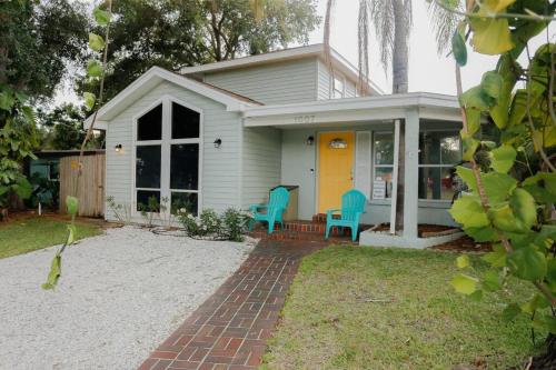 Heated Pool Home Near Beach, Sleeps 14! in Gulfport (FL) Heated Pool Home Near Beach, Sleeps 14! in Gulfport (FL)
