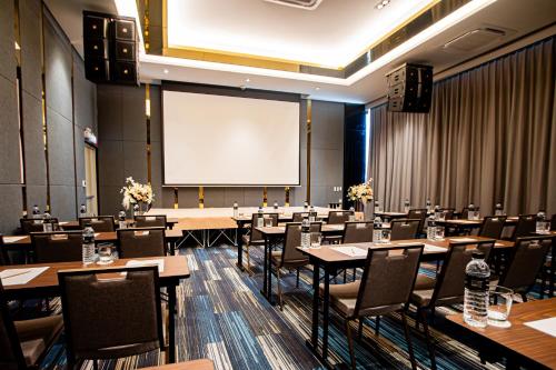 Frame Hotel Bangkok near Rajapruk Sport Club (North Park) Bangkok Golf Cour Frame Hotel Bangkok near Rajapruk Sport Club (North Park) Bangkok Golf Cour