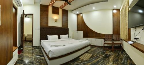 Hotel Nivetha Inn in Vadavalli Hotel Nivetha Inn in Vadavalli