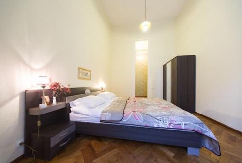 Apartment On Tabidze 3/5