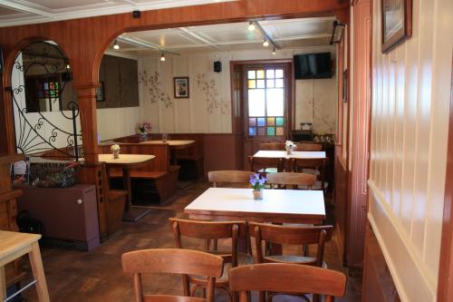 Ресторан, La Petite Auberge in Бань Ресторан, La Petite Auberge in Бань