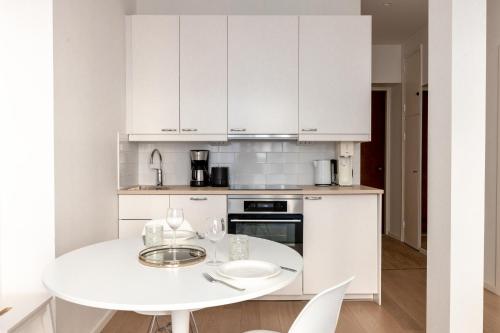 Kitchen, POISTA 2ndhomes Charming and Cozy 1BR Apartment in Töölö Kitchen, POISTA 2ndhomes Charming and Cozy 1BR Apartment in Töölö