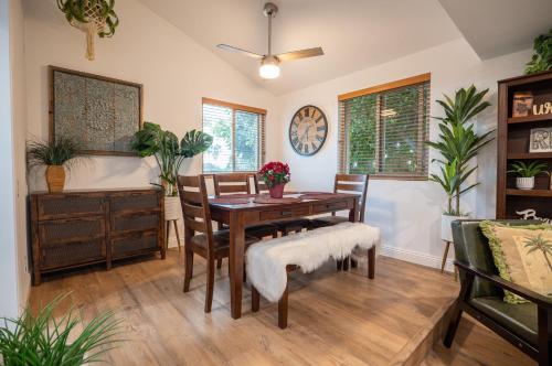 Facilities, Beach Shack in Huntington Beach (CA) Facilities, Beach Shack in Huntington Beach (CA)