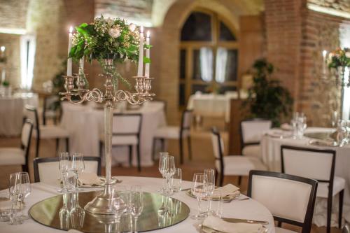 Банкетний зал, Borgo Sant'Ambrogio - Resort in Трекуанда Банкетний зал, Borgo Sant'Ambrogio - Resort in Трекуанда