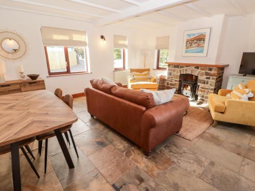 A szálláshely kívülről, Fountain Folly in Moylgrove A szálláshely kívülről, Fountain Folly in Moylgrove