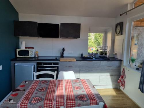 Kitchen, Nid douillet au cœur du vignoble alsacien in Kintzheim Kitchen, Nid douillet au cœur du vignoble alsacien in Kintzheim