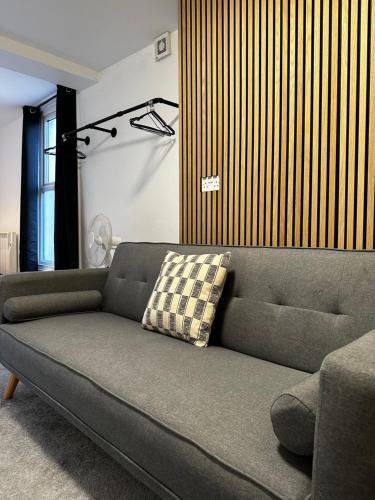 Entire Apartment boutique king size bed near Town Centre in New Town Entire Apartment boutique king size bed near Town Centre in New Town