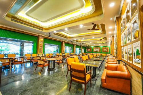 Restaurant, Mayfair Oasis Resort & Convention in Jharsuguda Restaurant, Mayfair Oasis Resort & Convention in Jharsuguda