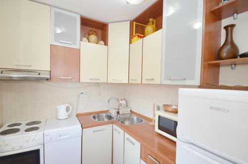 Dapur, Dubravcevic Residence in Bjelila Dapur, Dubravcevic Residence in Bjelila