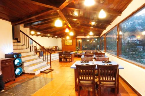 Restaurant, Manu Maharani Regency in Nainital Restaurant, Manu Maharani Regency in Nainital
