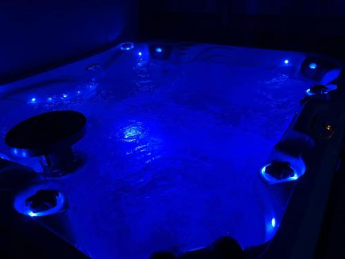 Bañera de hidromasaje, Chata POD HOUBOVÝM VRCHEM (Chata POD HOUBOVYM VRCHEM) in Horni Plana Bañera de hidromasaje, Chata POD HOUBOVÝM VRCHEM (Chata POD HOUBOVYM VRCHEM) in Horni Plana