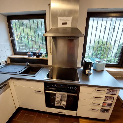 Kitchen, Großzugige Wohnung mit Terrasse Wurzburg, Zell in Veitshochheim Kitchen, Großzugige Wohnung mit Terrasse Wurzburg, Zell in Veitshochheim
