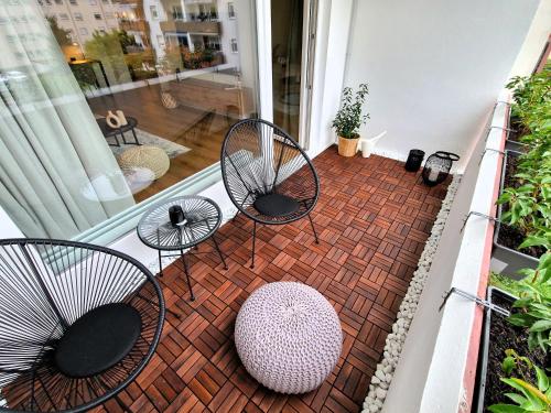 陽台/露台, STAYTONA Klima Balkon 2-Arbeitsplätze nahe FFM (STAYTONA Klima Balkon 2-Arbeitsplatze nahe FFM) in 埃爾倫塞 陽台/露台, STAYTONA Klima Balkon 2-Arbeitsplätze nahe FFM (STAYTONA Klima Balkon 2-Arbeitsplatze nahe FFM) in 埃爾倫塞