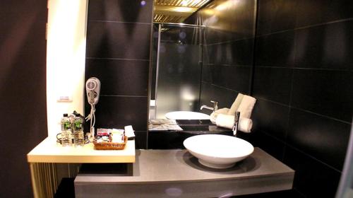 חדר אמבטיה, Roppongi Motel in פינגטונג חדר אמבטיה, Roppongi Motel in פינגטונג