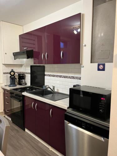 Kitchen, Gite Laurymoor - Normandie in Louviers Kitchen, Gite Laurymoor - Normandie in Louviers